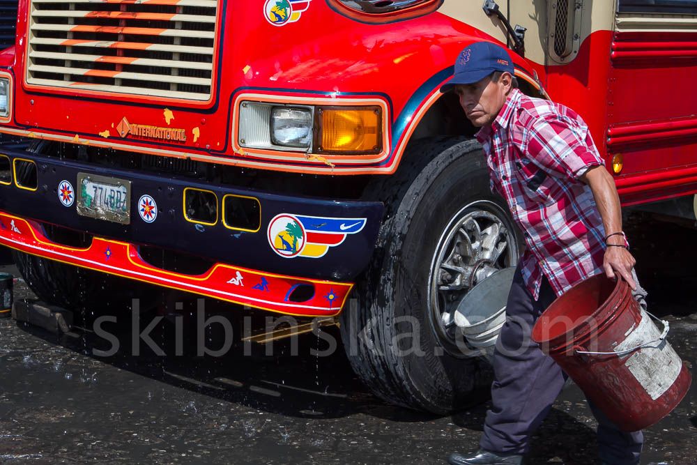 Latin America: Chicken bus frenzy